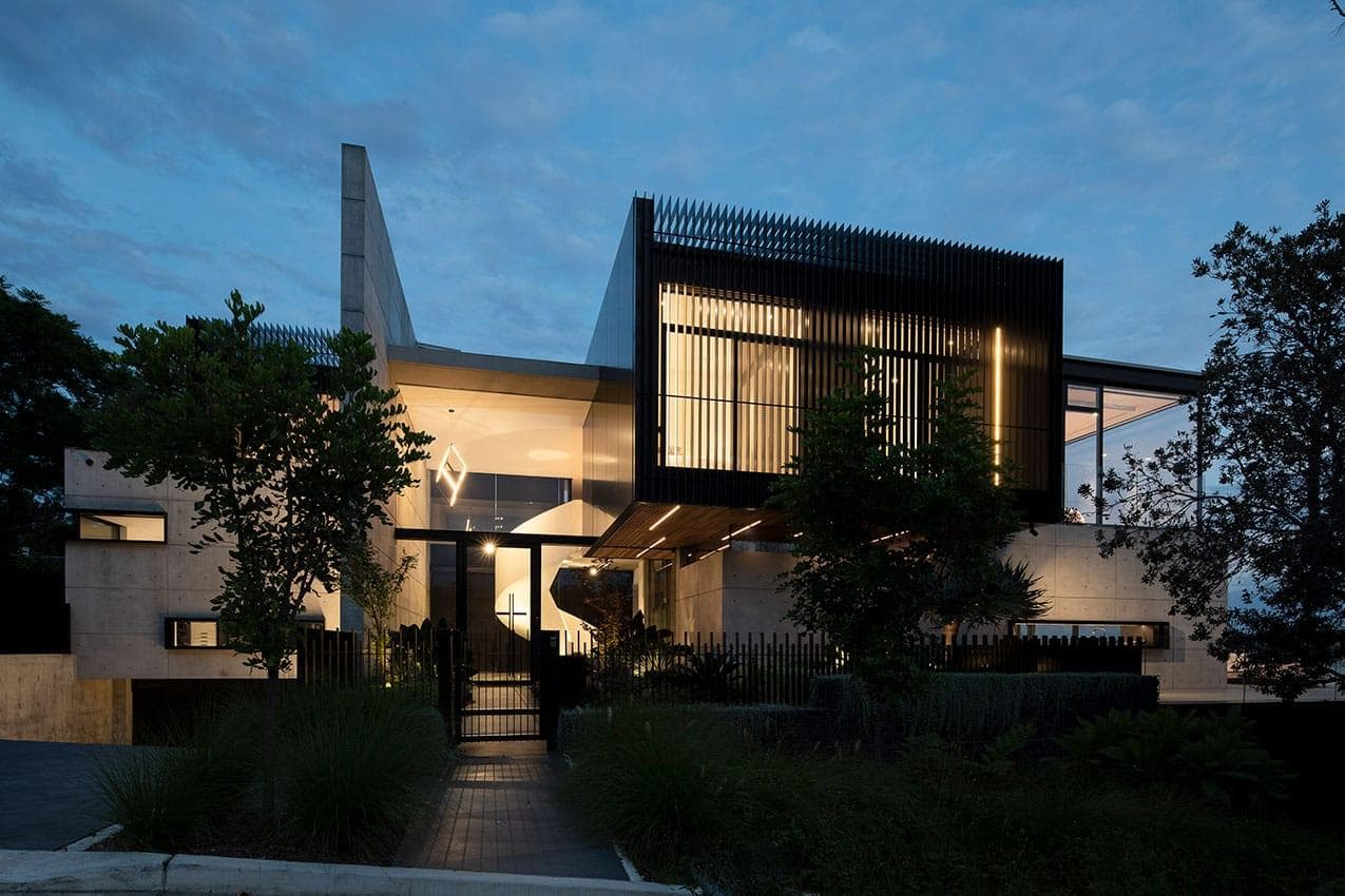 Detail of ALPOLIC™/fr Matt Black aluminium façade at Parramatta Riverfront House