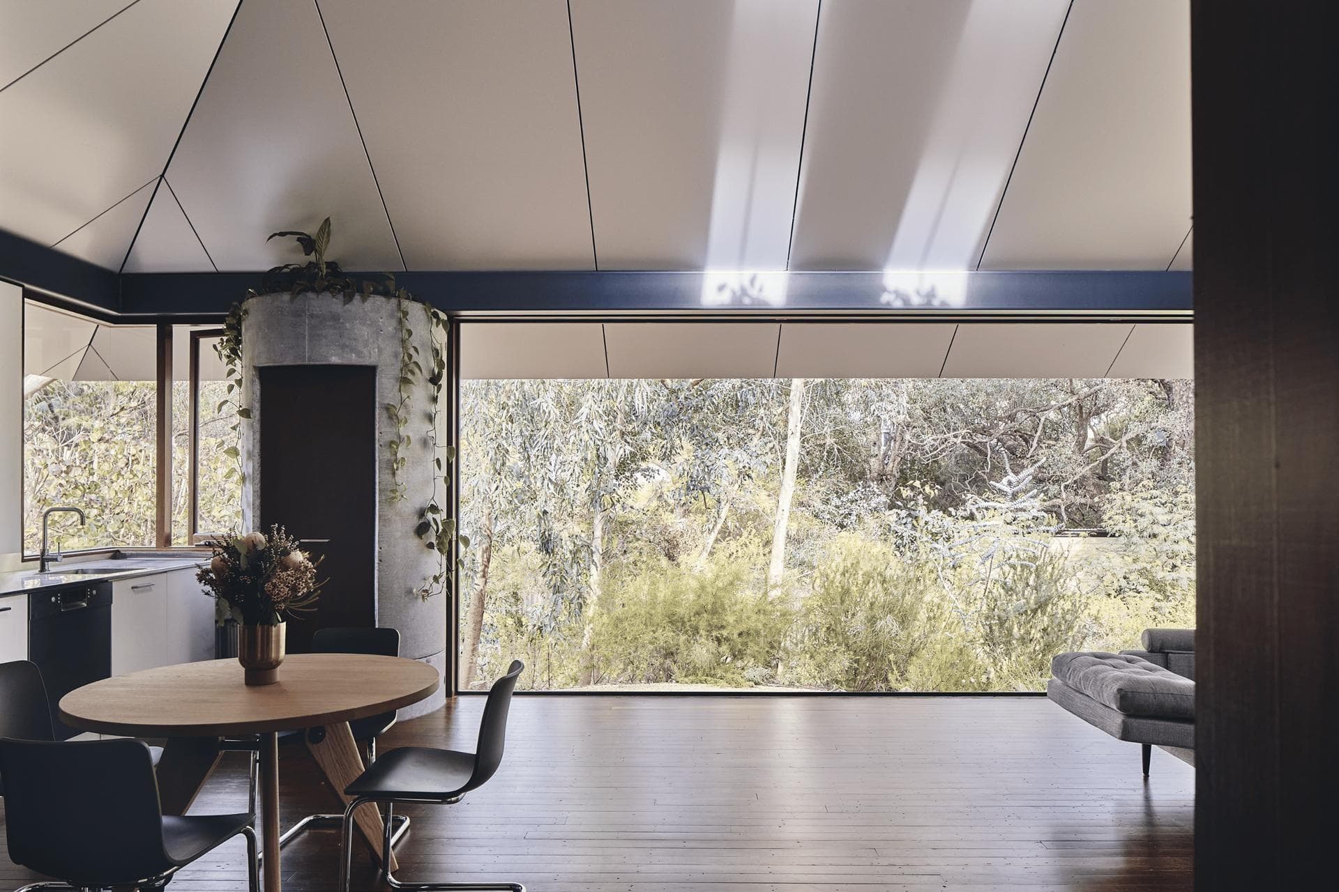 Close-up of ALPOLIC™/fr aluminium cladding detailing with integrated skylight and greenery