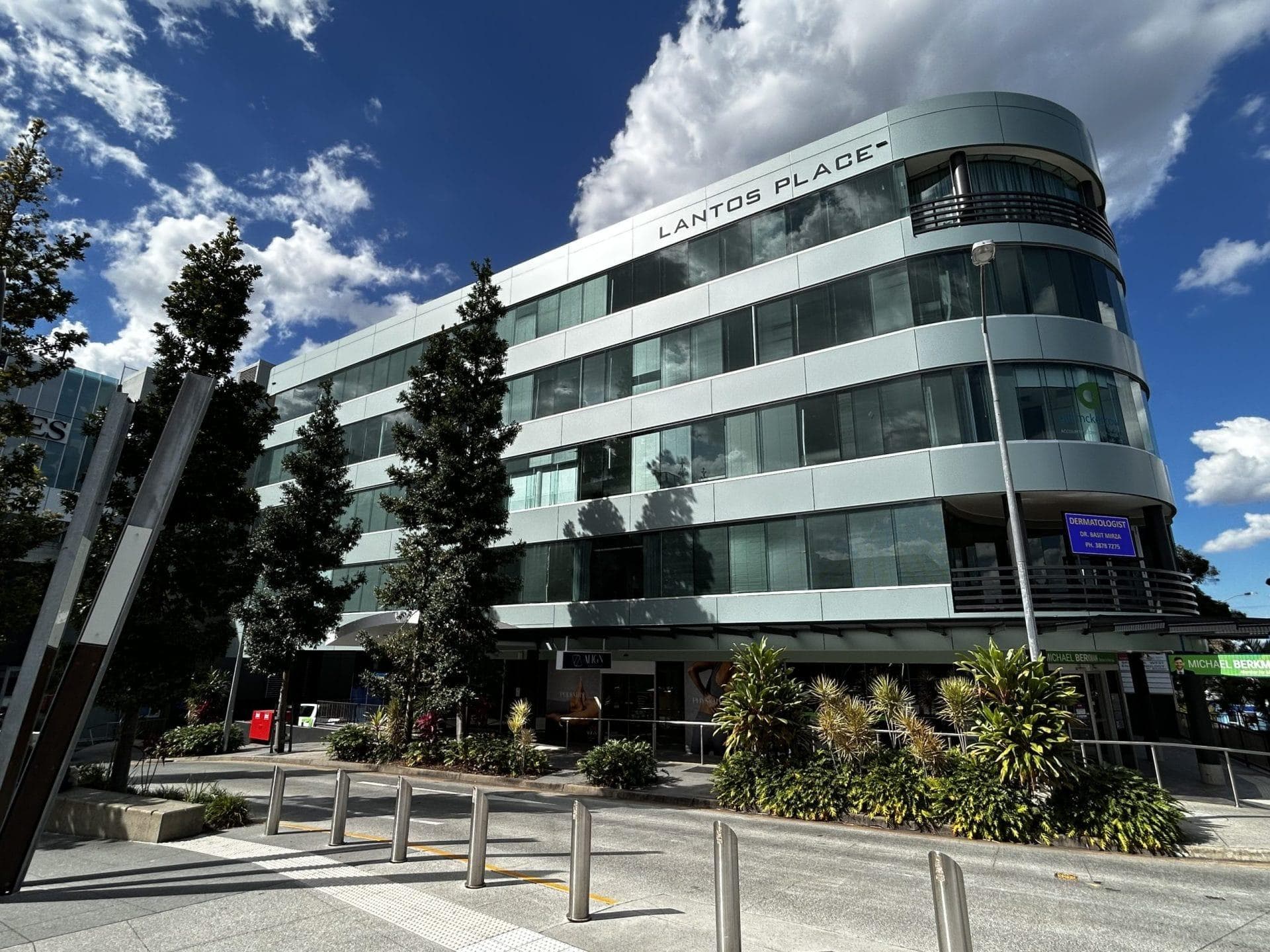 Mitsubishi ALPOLIC NC/A1 DtS non-combustible aluminium composite cladding cladding on façade of Lantos Place in Indooroopilly, QLD.