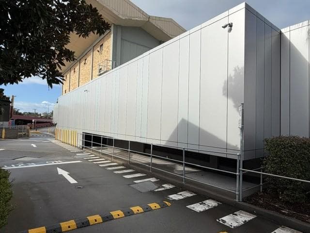 Long ALPOLIC™ reclad façade along the club’s service driveway