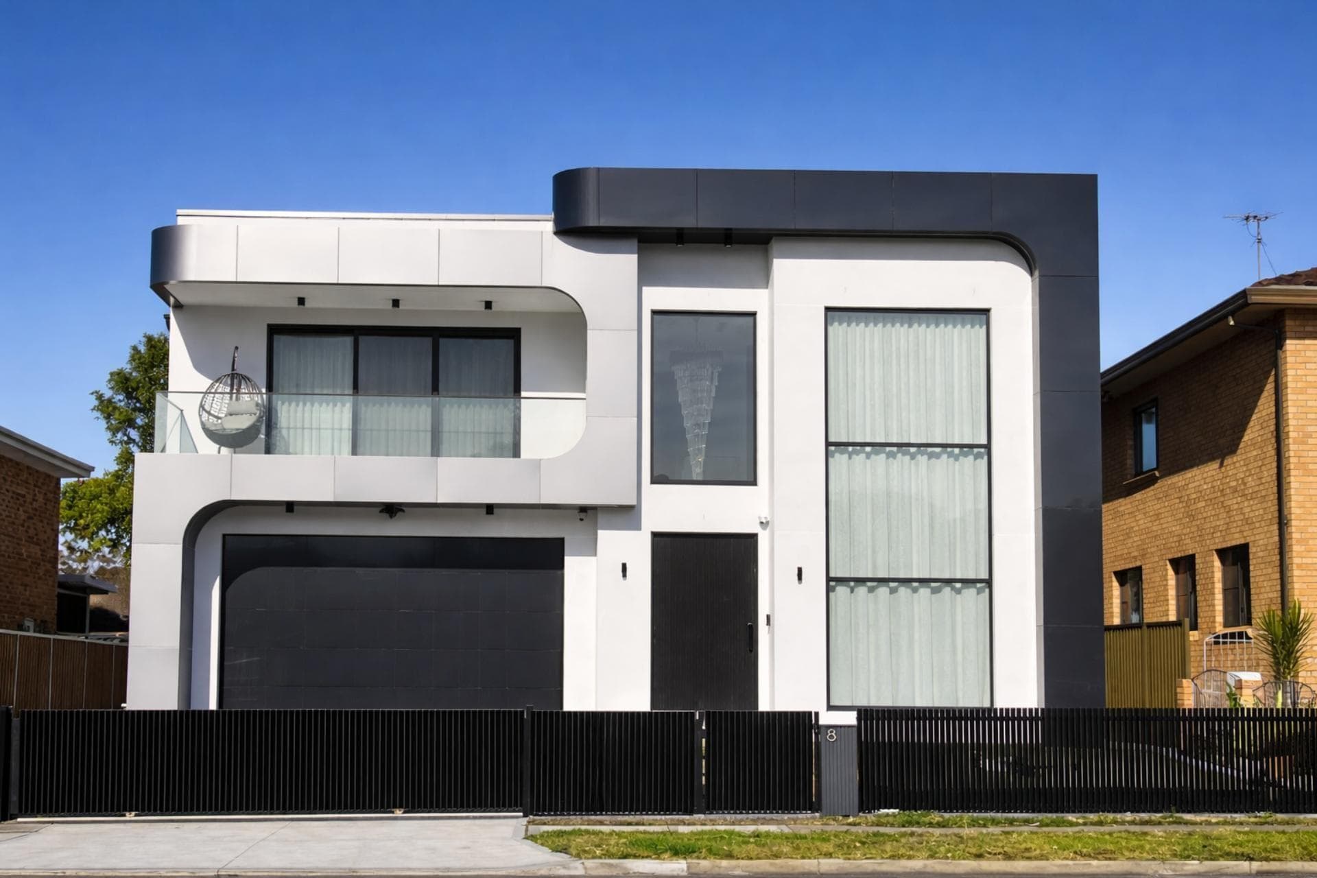 Angled street view showing sculptural curves formed with ALPOLIC™/fr aluminium cladding
