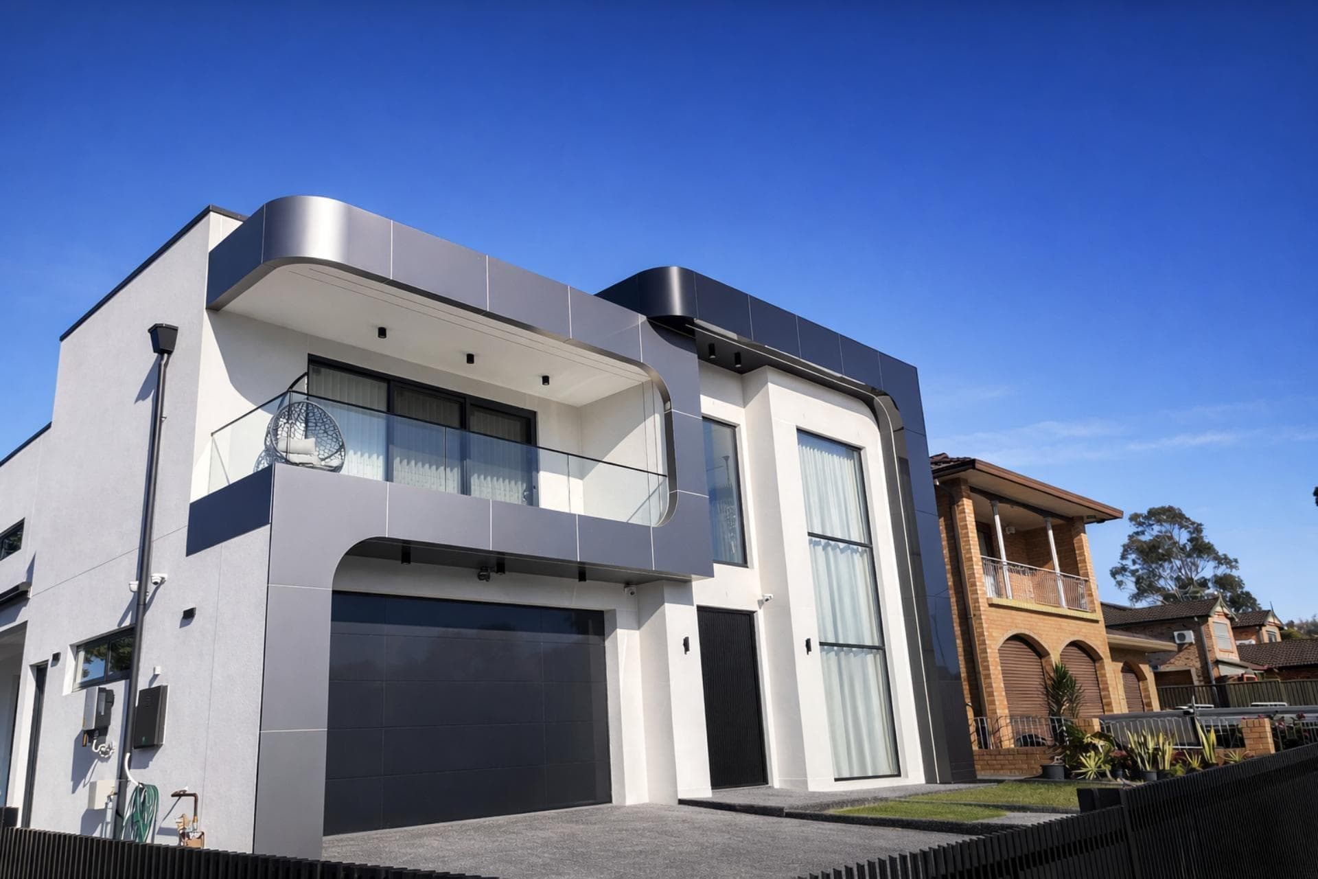 ALPOLIC™/fr curved façade installation by Magic Exteriors in Bossley Park, NSW