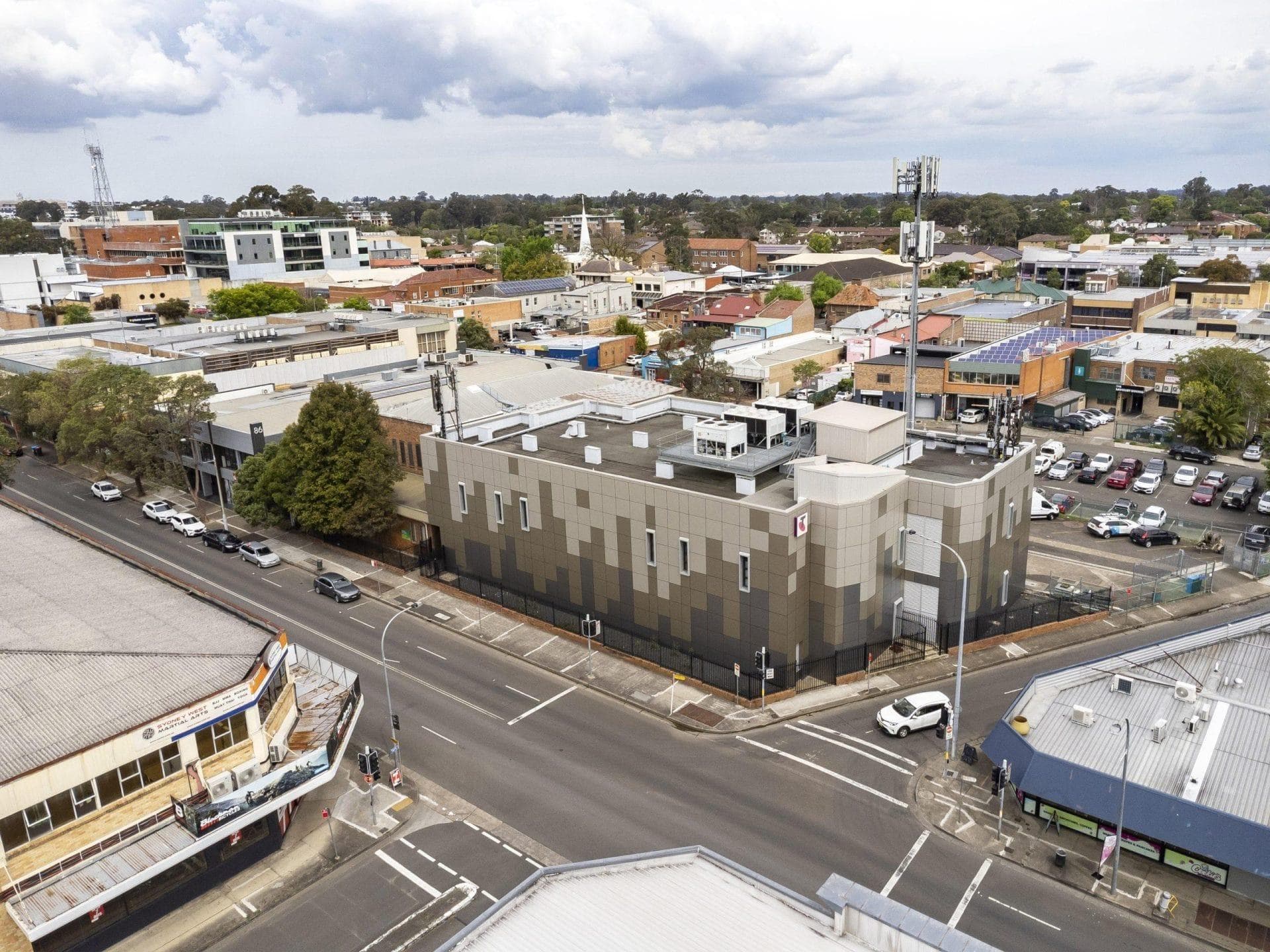 Aerial view of Telstra Data Exchange Penrith reclad with ALPOLIC™ NC/A1 aluminium façade panels