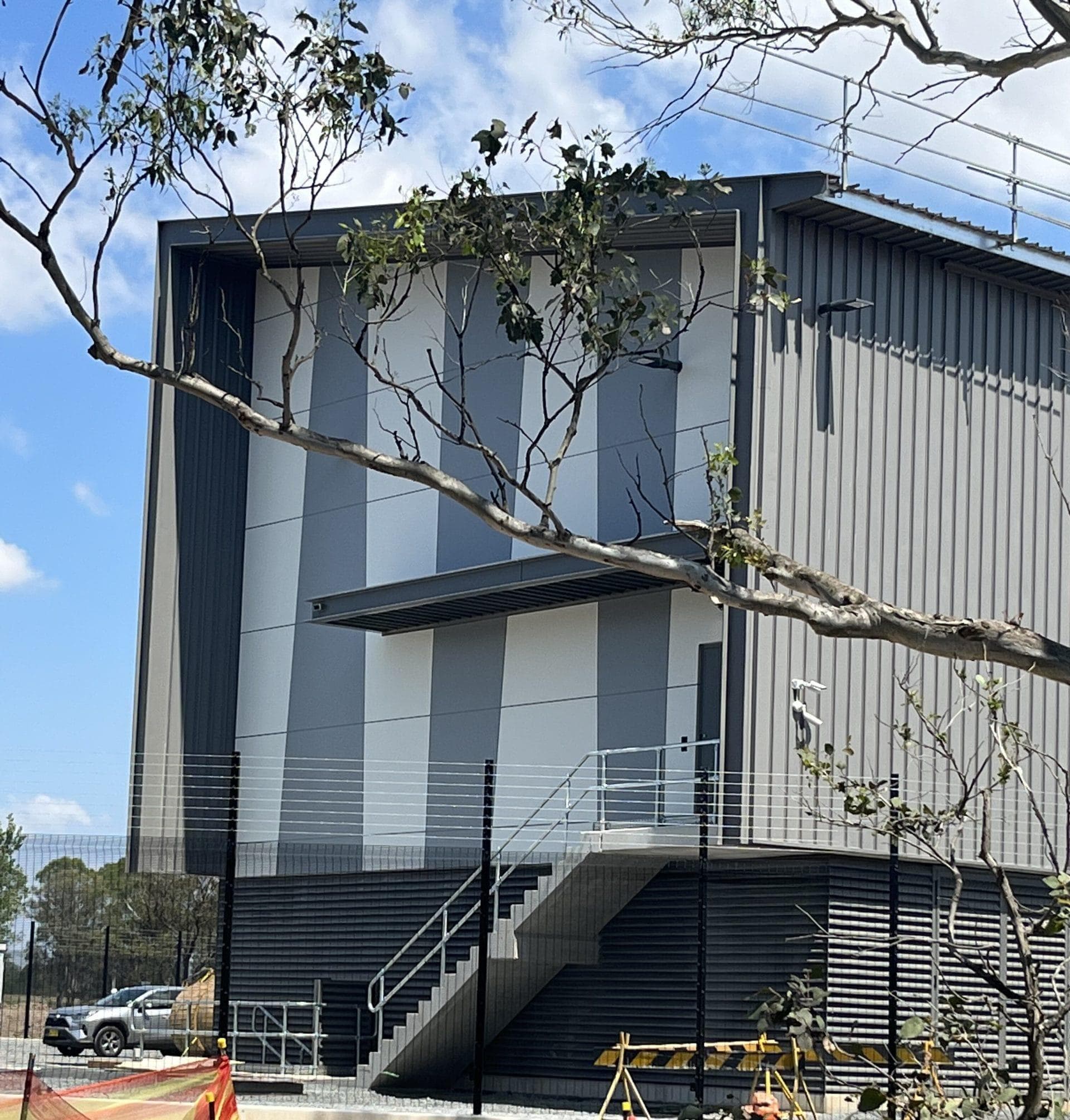 Side view of Orchard Hills Substation featuring ALPOLIC™ NC aluminium cladding in grey and white
