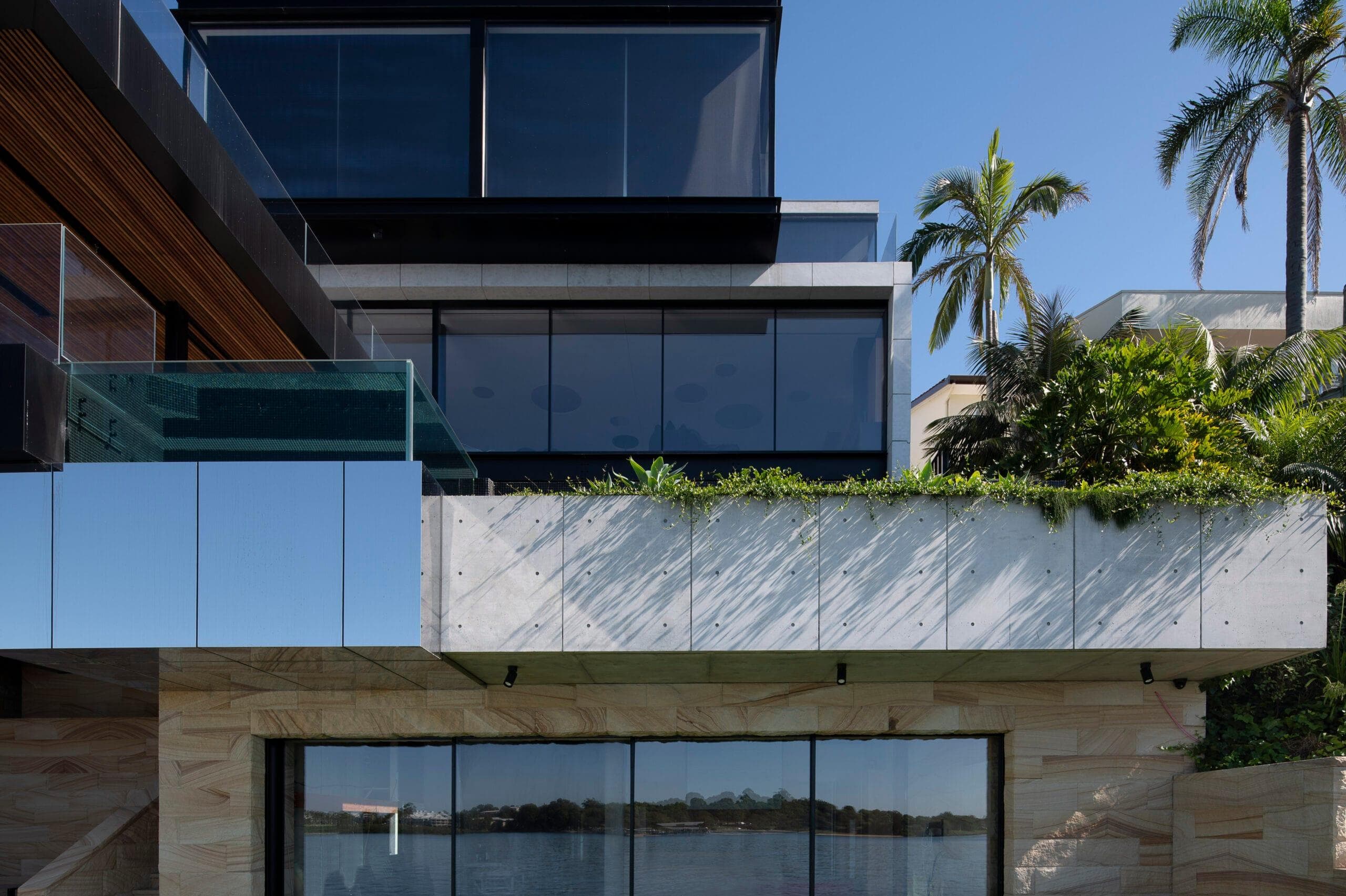Parramatta Riverfront House façade featuring ALPOLIC™/fr Matt Black panels